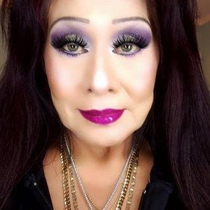 Meet your Posher, Violeta